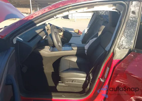 2026 Tesla Model Y Long Range Launch Series/Premium All-Wheel Drive z USA, uszkodzony, nr VIN 7SAYGDEE5TA380985